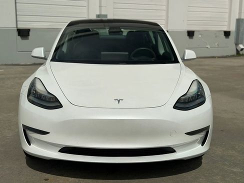 Used 2020 Tesla Model 3 Standard Range image 3