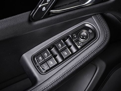 Certified 2026 Porsche Macan AWD/4WD image 26