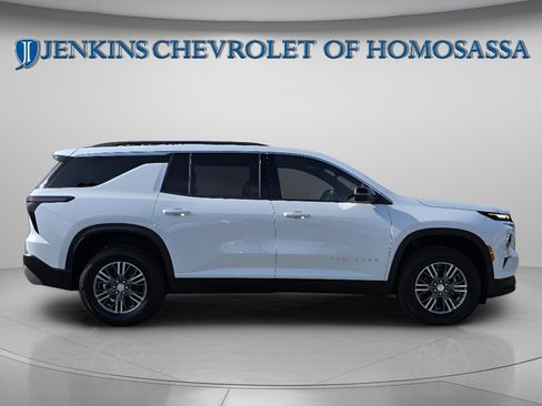 New 2026 Chevrolet Traverse LT w/ Driver Confidence Package FWD image 2