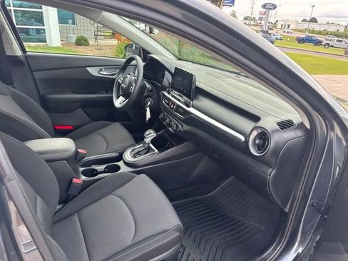 Used 2023 Kia Forte LX FWD image 12