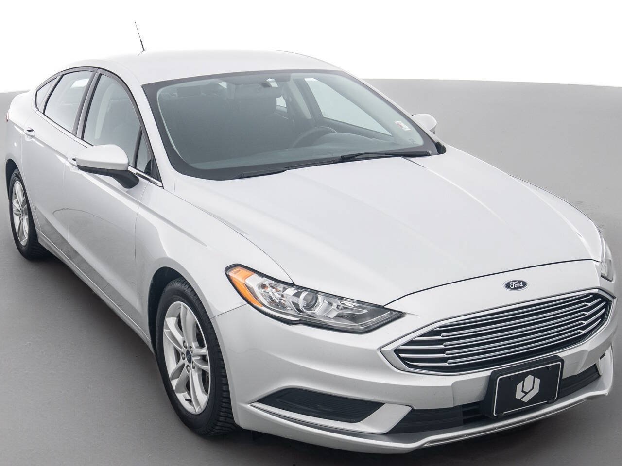 Used 2018 Ford Fusion SE w/ Fusion SE Technology Package FWD image 1