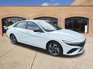 Used 2025 Hyundai Elantra SEL FWD video 1