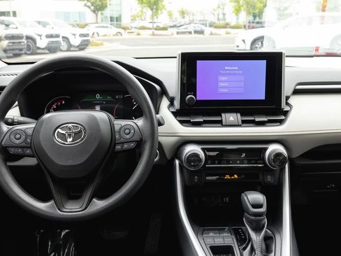 Certified 2025 Toyota RAV4 XLE FWD image 27