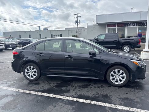 Used 2025 Toyota Corolla LE FWD image 6