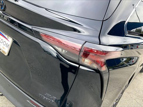 Used 2024 Toyota Sienna XLE Woodland Edition image 28