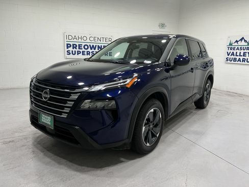 Used 2025 Nissan Rogue SV AWD/4WD image 4
