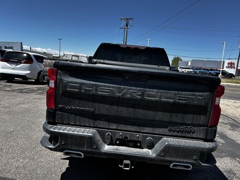 Used 2020 Chevrolet Silverado 1500 High Country w/ Technology Package AWD/4WD image 4