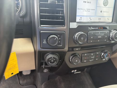 Used 2018 Ford F150 XLT w/ Equipment Group 302A Luxury AWD/4WD image 38
