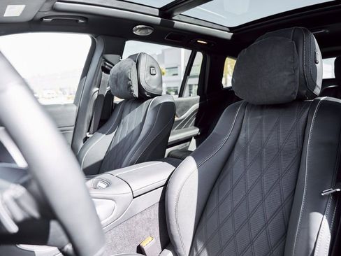 Used 2025 Mercedes-Benz Maybach GLS 600 4MATIC image 47