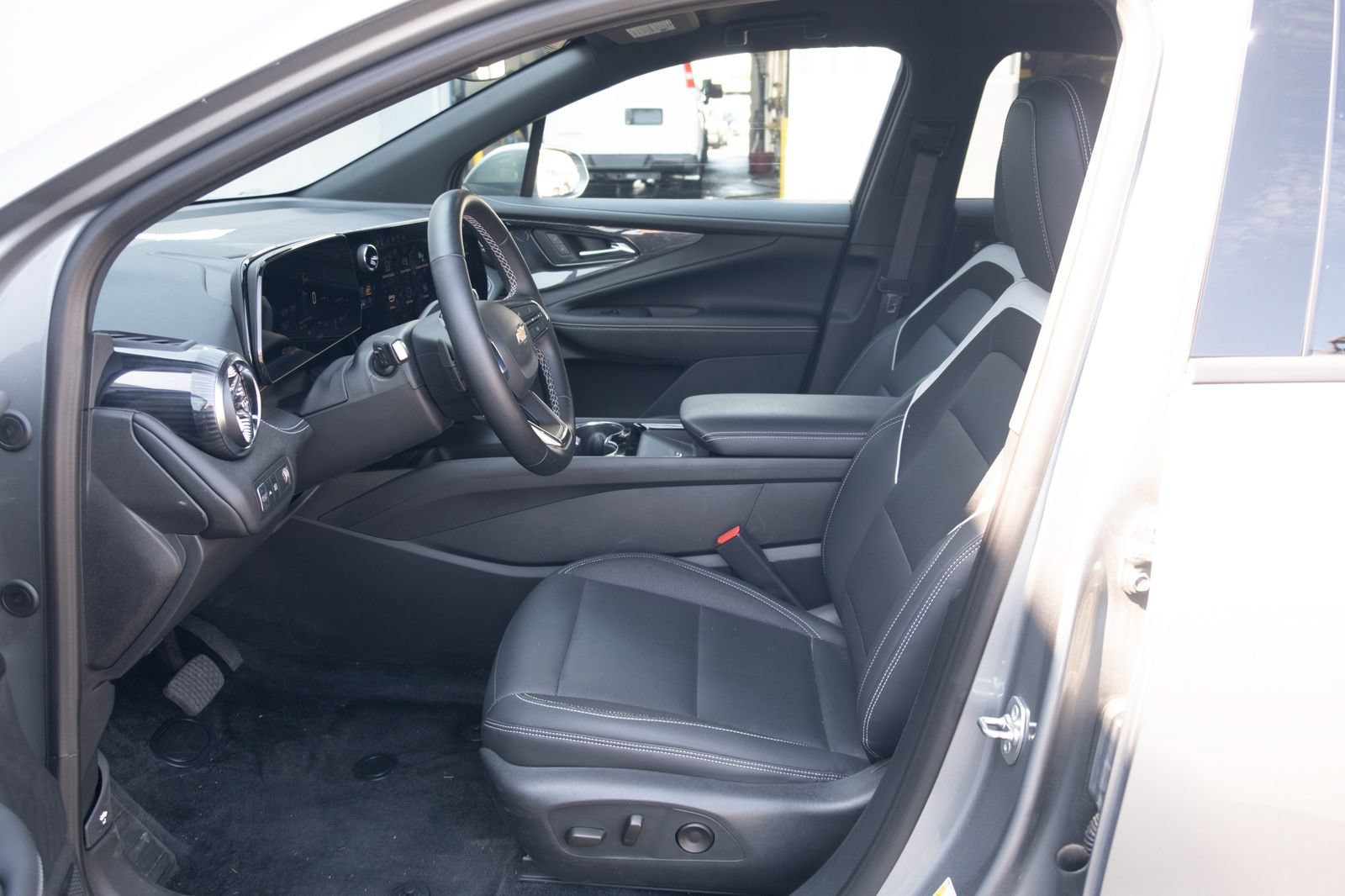 Used 2024 Chevrolet Blazer EV LT AWD/4WD image 11