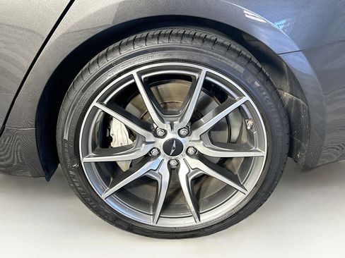 Used 2025 Genesis G70 2.5T AWD/4WD image 11