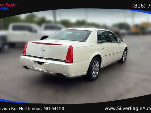 Used 2009 Cadillac DTS w/ Sun And Sound Package FWD image 5