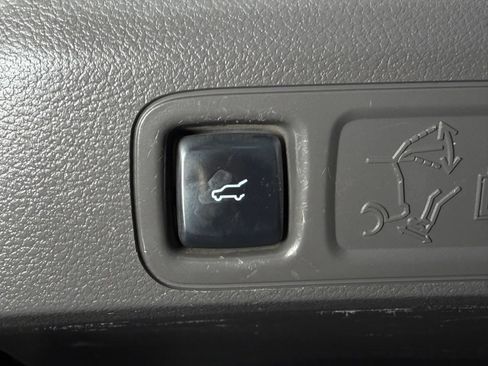 Used 2018 Ford Expedition Limited w/ Equipment Group 301A AWD/4WD image 16