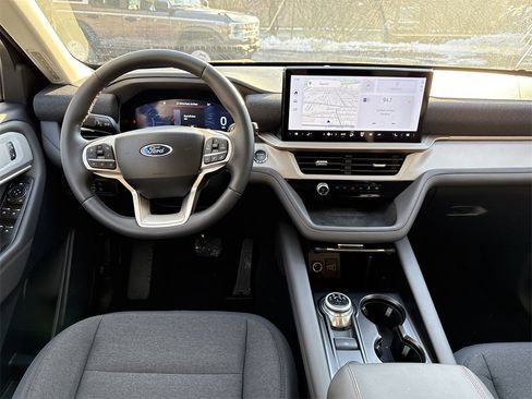 Used 2025 Ford Explorer Active image 11