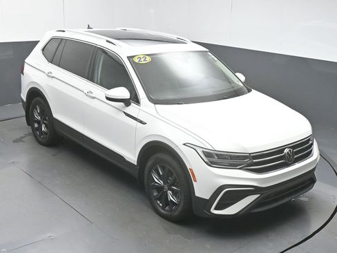 Used 2022 Volkswagen Tiguan SE image 42