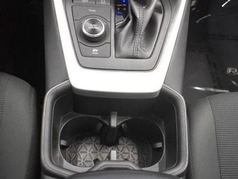 Used 2024 Toyota RAV4 LE AWD/4WD image 27