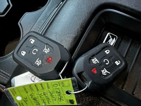 Used 2017 GMC Yukon SLT image 36