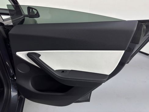 Used 2021 Tesla Model Y Long Range image 45