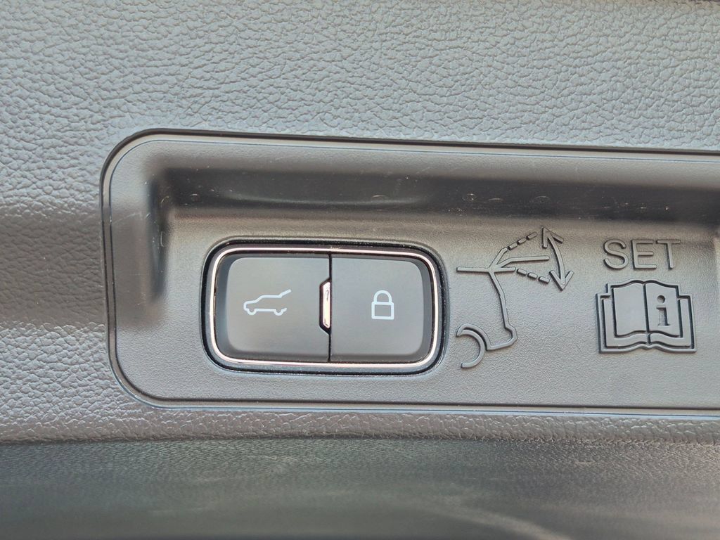 Used 2024 Ford Explorer XLT w/ Equipment Group 202A AWD/4WD image 25