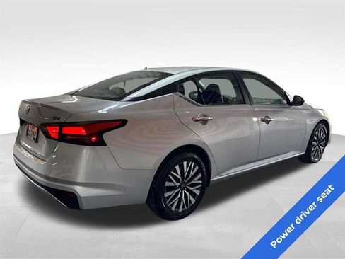 Used 2024 Nissan Altima 2.5 SV FWD image 5