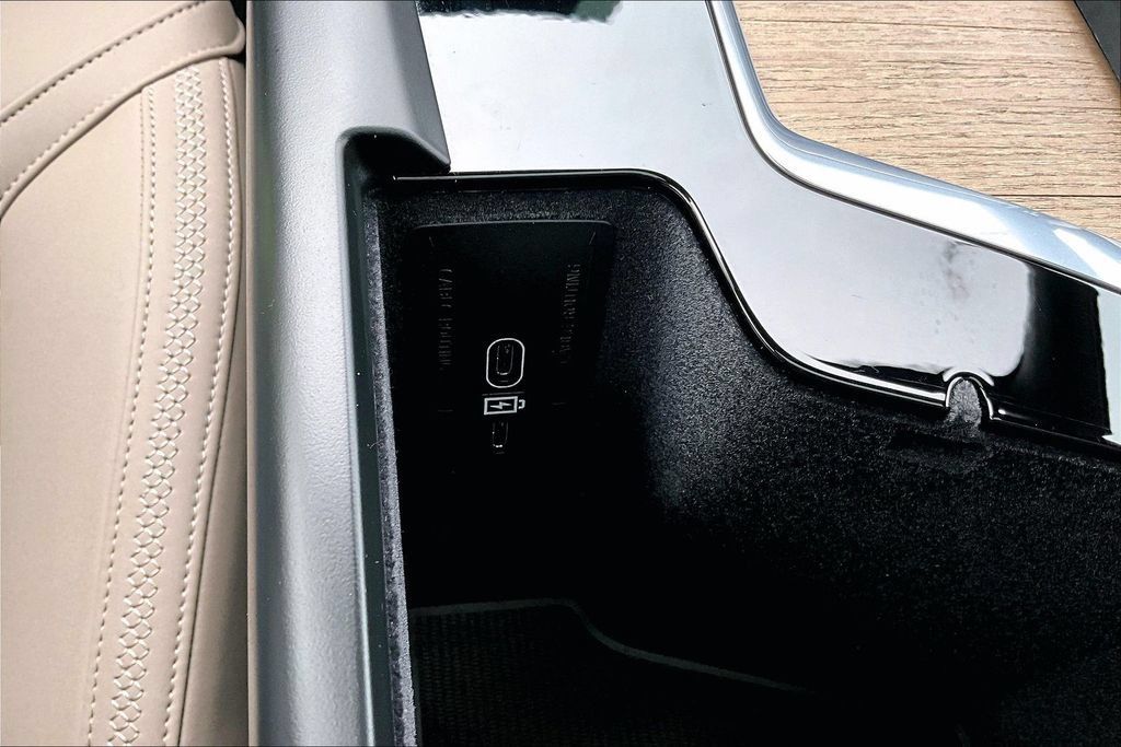 Certified 2026 Volvo XC60 B5 Plus AWD/4WD image 34