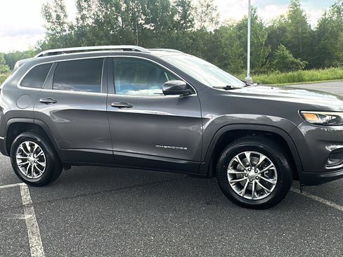 Used 2019 Jeep Cherokee Latitude Plus w/ Comfort/Convenience Group image 3