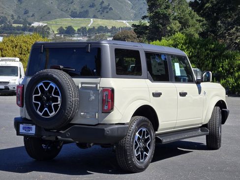 New 2026 Ford Bronco Outer Banks image 4