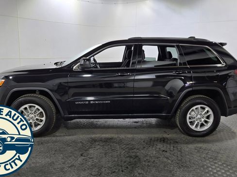 Used 2020 Jeep Grand Cherokee Laredo image 4