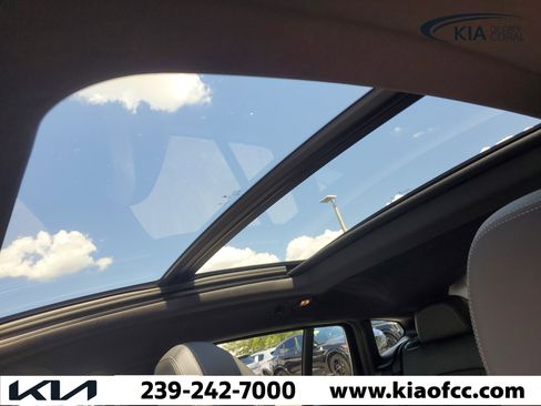 Used 2025 BMW X4 xDrive30i AWD/4WD image 21