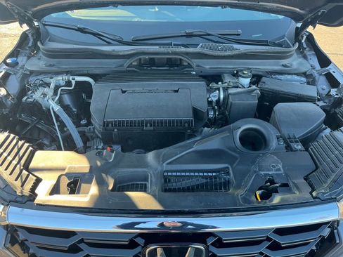 Used 2024 Honda Pilot Touring image 9