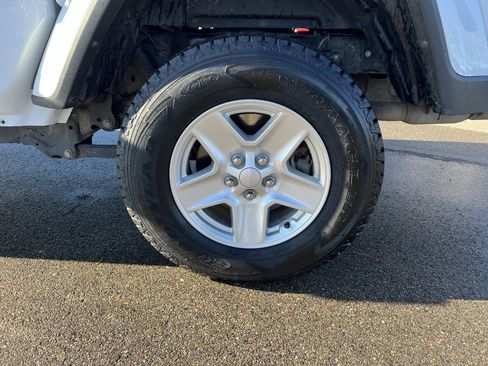 Used 2022 Jeep Gladiator Sport image 20