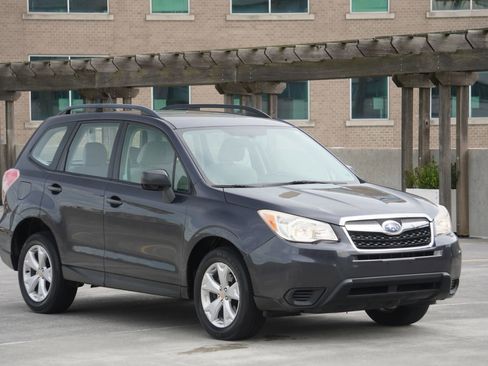 Used 2015 Subaru Forester 2.5i w/ Alloy Wheel Package image 4