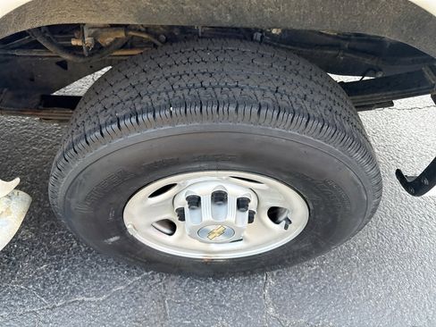 Used 2024 Chevrolet Express 2500 w/ Driver Convenience Package image 12