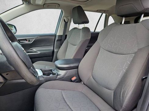Used 2021 Toyota RAV4 XLE w/ Convenience Package FWD image 17