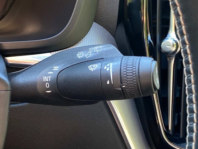 Used 2019 Volvo XC60 T5 R-Design FWD image 23