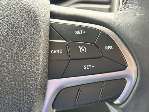 Used 2018 Jeep Grand Cherokee Laredo RWD image 28
