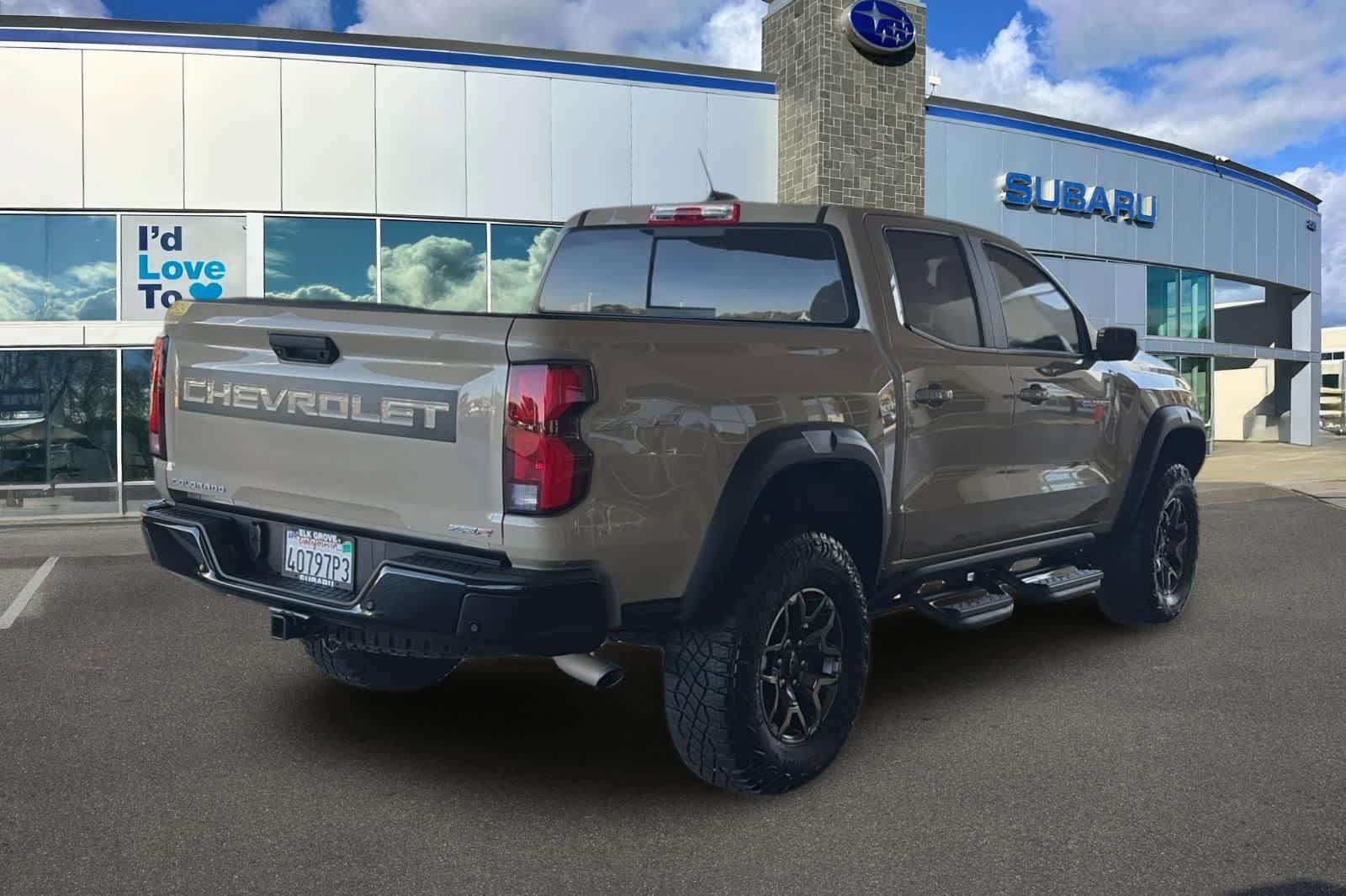 Used 2024 Chevrolet Colorado ZR2 w/ Technology Package AWD/4WD image 2