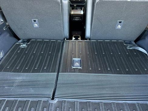 Certified 2025 Toyota Highlander XLE image 20