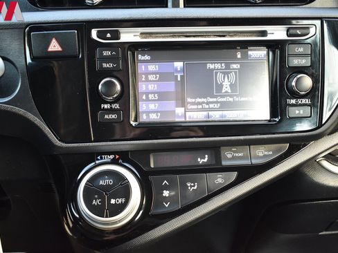 Used 2017 Toyota Prius C One image 18