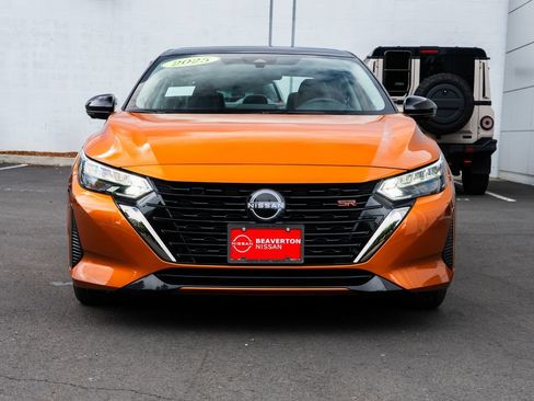 Used 2025 Nissan Sentra SR w/ SR Premium Package FWD image 2