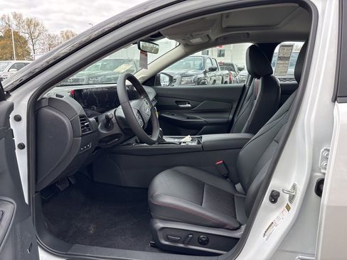 New 2026 Nissan Sentra SR w/ SR Premium Package FWD image 14