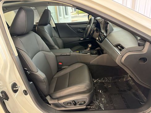 Used 2025 Lexus ES 350 w/ Premium Package FWD image 25