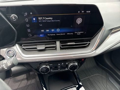 Used 2025 Chevrolet Trax ACTIV w/ Driver Confidence Package FWD image 17