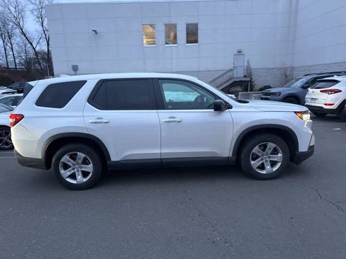 Used 2023 Honda Pilot LX image 8
