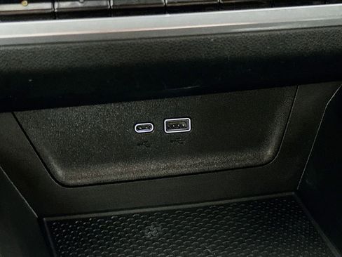 Used 2025 Chevrolet Equinox LT w/ Convenience Package II image 32