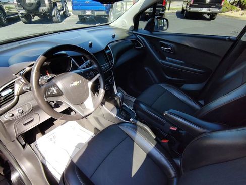 Used 2022 Chevrolet Trax LT w/ Midnight Edition image 14