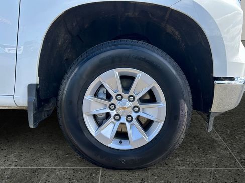 Used 2025 Chevrolet Silverado 1500 W/T image 9