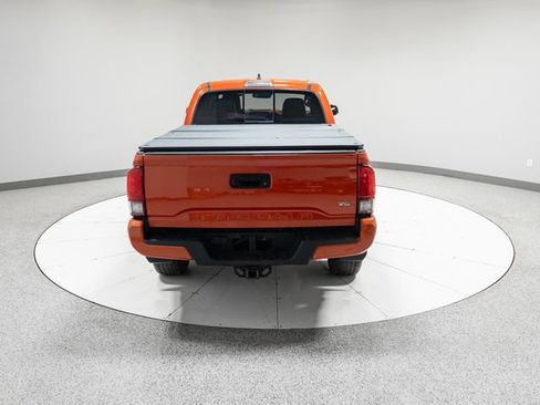 Used 2018 Toyota Tacoma SR5 AWD/4WD image 33