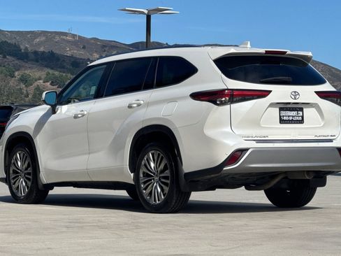 Used 2021 Toyota Highlander Platinum AWD/4WD image 3