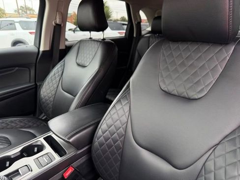 Used 2024 Ford Edge Titanium AWD/4WD image 31